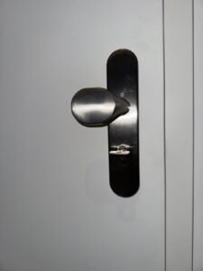 Galerie 16 Neu montierter Türdrücker