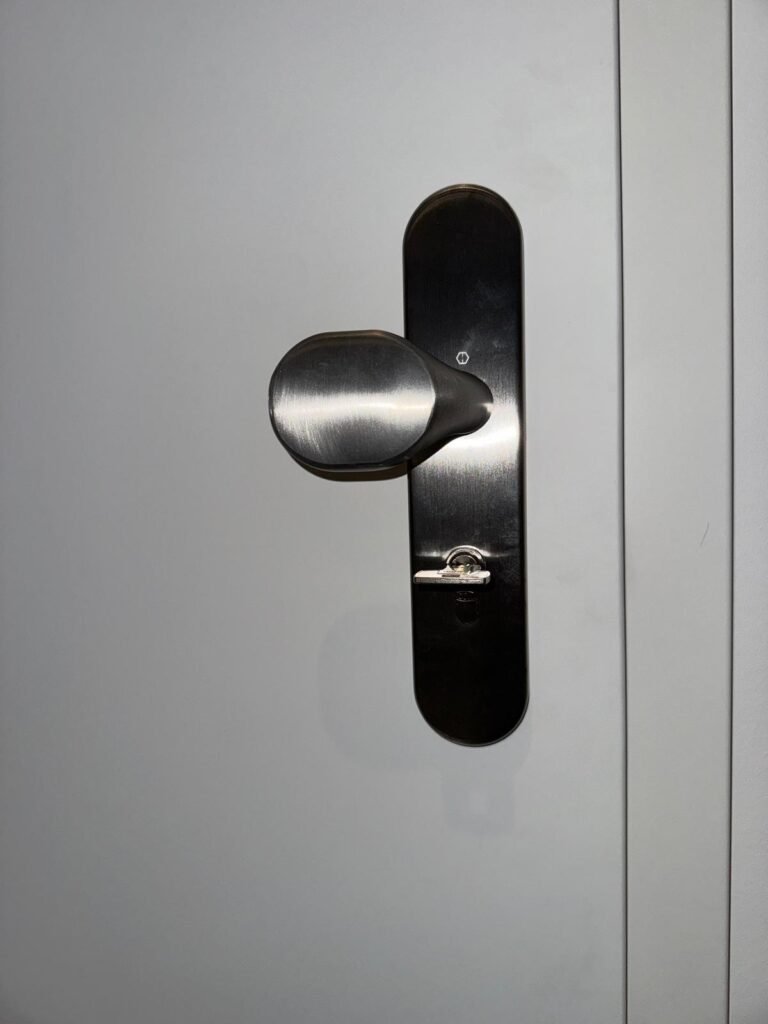 Einbruchschutz in der Mietwohnung: Was ist erlaubt? 2 Einbruchschutz in der Mietwohnung: neu montierter Türdrücker