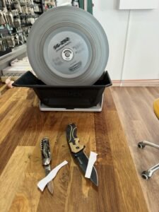 Galerie 23 Werkstatt mit Schleifmaschine